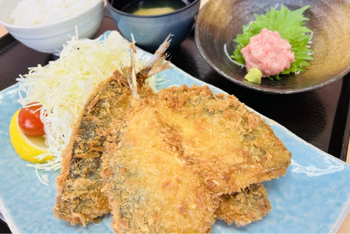 アジフライ定食(刺身付き)
